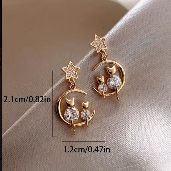 - 😺Gold plated Tiny Celestial Cat Cz Diamond Earrings - Picture 6 of 9